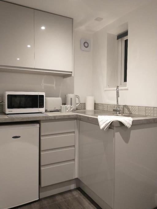 Cosy Garden Studio Room Minimum Two Night Booking Brighton Ngoại thất bức ảnh