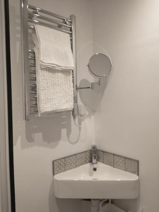 Cosy Garden Studio Room Minimum Two Night Booking Brighton Ngoại thất bức ảnh